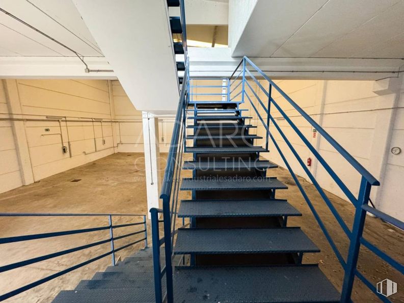 Industrial for sale at Calle Tormes, Mejorada del Campo, Madrid, 28840 with stairs, floor, handrail, flooring, composite material, metal, iron, glass, building material and engineering around