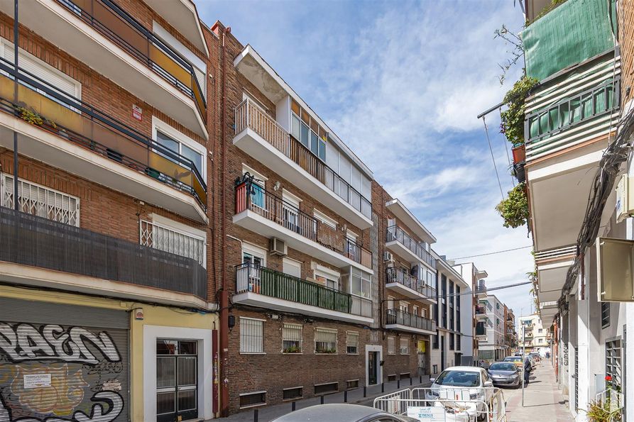 Local en venta en Calle Francisco Paíno, 10, Carabanchel, Madrid, 28025 con edificio, cielo, nube, ventana, infraestructura, diseño urbano, vehículo, barrio, casa y coche alrededor