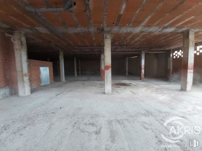 Local en venta en Calle Laguna de Arcas, Toledo, 45007 con madera, suelo, piso, pasillo, casa, hormigón, material de construcción, techo, material compuesto y columna alrededor