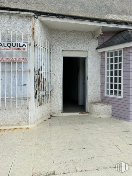 Local en alquiler en Zona Estación, Torrelodones, Madrid, 28250 con ventana, puerta, superficie de la carretera, fachada, gas, madera, edificio, hormigón, ladrillo y carretera alrededor