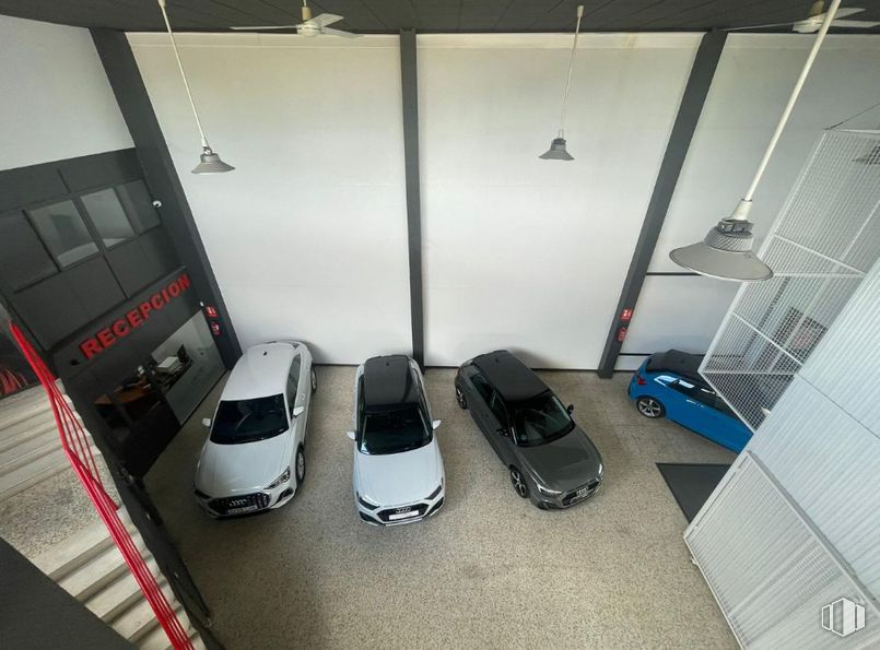 Nave en venta en Calle Lanzarote, Fuenlabrada, Madrid, 28946 con coche, lámpara, alumbrado, edificio, suelos, diseño automovilístico, suelo, vehículo, tecnología y equipo de audio alrededor