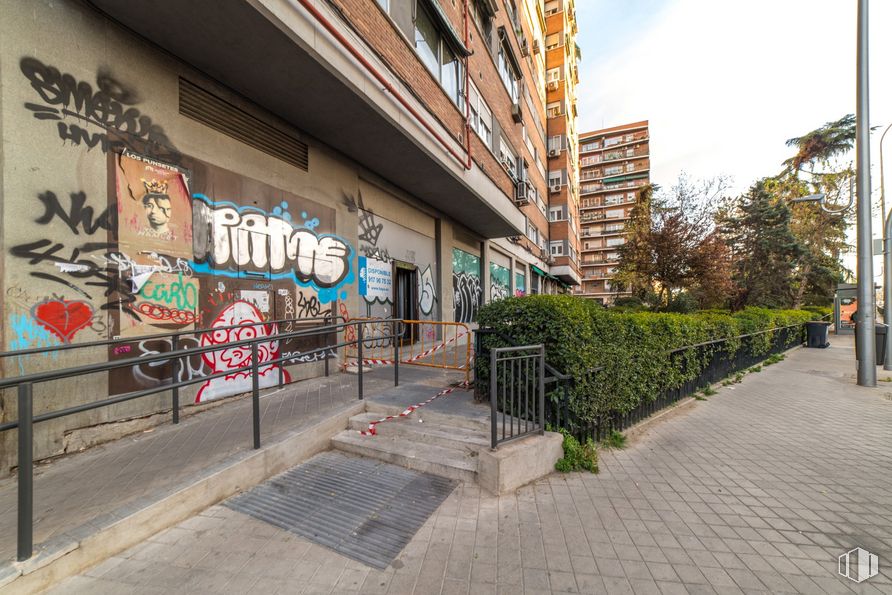 Local en venta en Paseo Santa María de la Cabeza, 85, Arganzuela, Madrid, 28019 con edificio, planta, superficie de la carretera, árbol, ventana, diseño urbano, barrio, zona residencial, cielo y ciudad alrededor