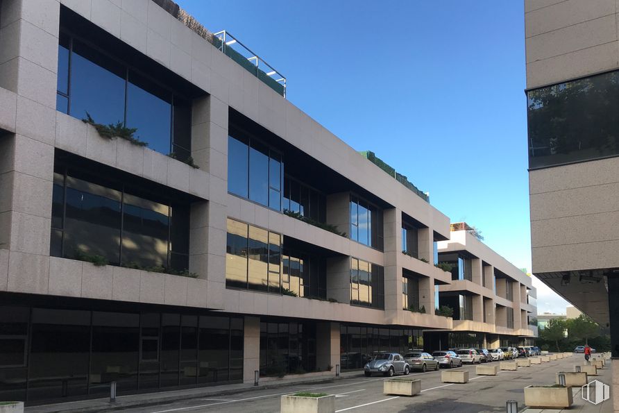 Oficina en venta en Polígono Industrial Sur, San Sebastián de los Reyes, Madrid, 28703 con ventana, edificio, cielo, condominio, bloque de pisos, diseño urbano, barrio, zona residencial, fachada y edificio comercial alrededor