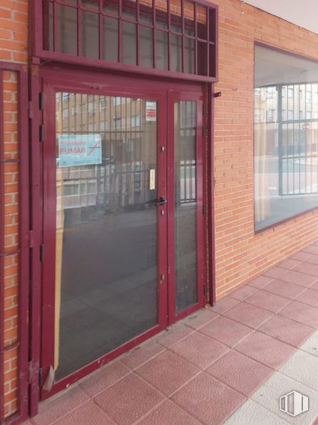 Local en venta en Calle Arijales, Parla, Madrid, 28980 con ventana, puerta, accesorio, edificio, madera, albañilería, interiorismo, ladrillo, sombra y madera dura alrededor