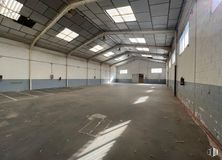 Industrial for sale at Calle Cabo Ortegal, 21, Arganda del Rey, Madrid, 28500 with window, lighting, fixture, hall, architecture, floor, flooring, ceiling, city and concrete around