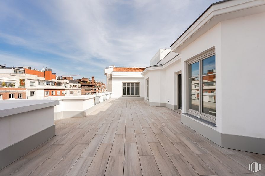 Oficina en alquiler en Calle Velázquez, 94, Salamanca, Madrid, 28006 con ventana, cielo, nube, edificio, madera, suelos, suelo, condominio, diseño urbano y inmobiliario alrededor