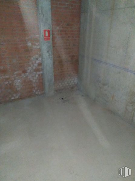 Retail for sale & for rent at Centro urbano, Cabanillas de la Sierra, Madrid, 28721 with flooring, composite material, wood, gas, brickwork, building material, brick, concrete, plaster and hardwood around