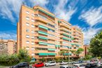 Retail for rent at Calle Ramón Gomez de la Serna, Fuencarral - El Pardo, Madrid, 28035 with car, building, cloud, sky, land vehicle, wheel, tire, daytime, vehicle and tower block around