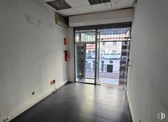 Retail for sale & for rent at Zona Orense, Tetuán, Madrid, 28020 with door, composite material, transparency, daylighting and aluminium around