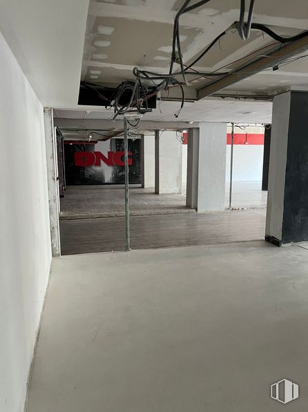 Local en venta en Calle Cáceres, Alcorcón, Madrid, 28922 con neumático, accesorio, suelo, gas, suelos, material compuesto, aparcamiento, techo, hormigón y evento alrededor