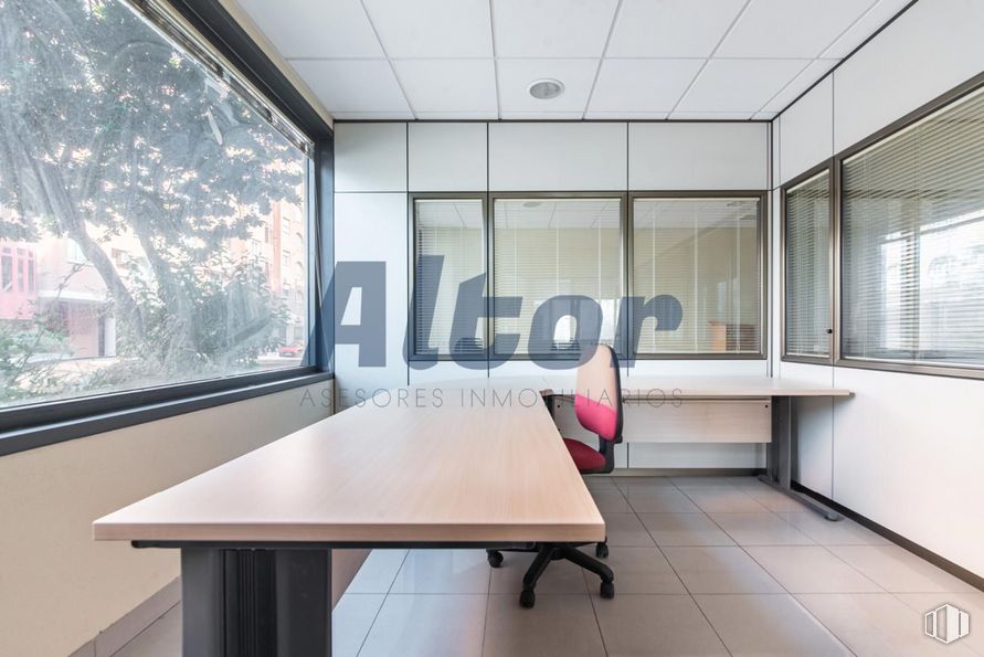 Retail for sale at Calle Rocinante, Fuencarral - El Pardo, Madrid, 28034 with window, window blind, desk, table, furniture, building, fixture, interior design, chair and wood around