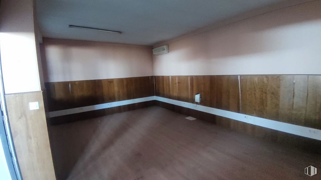 Industrial for sale at Casco urbano, Turleque, Toledo, 45789 with building, wood, fixture, house, floor, flooring, hall, wood stain, hardwood and window around