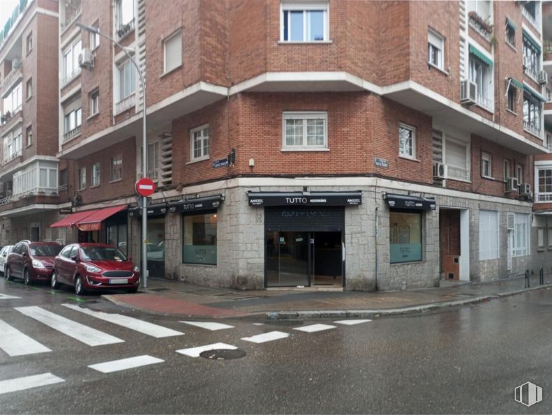 Local en alquiler en Calle Suero de Quiñones, Chamartín, Madrid, 28002 con coche, ventana, superficie de la carretera, fachada, ciudad, barrio, calle, acera, material compuesto y puerta alrededor