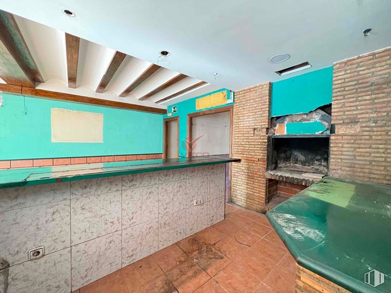 Retail for sale at Avenida Huerta Abajo, San Lorenzo de la Parrilla, Cuenca, 16770 with cabinetry, property, azure, wood, interior design, flooring, floor, wall, real estate and ceiling around