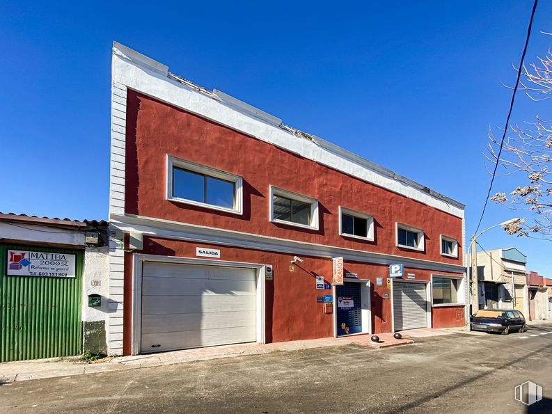 Nave en venta en Polígono Prado Overa, Leganés, Madrid, 28914 con ventana, edificio, cielo, arquitectura, puerta, asfalto, albañilería, ladrillo, barrio y zona residencial alrededor