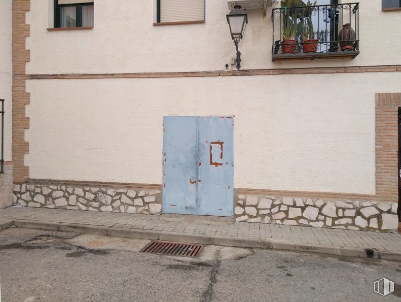 Retail for rent at Urbanización la Tejería, Chinchón, Madrid, 28370 with window, door, building, wood, road surface, asphalt, fixture, neighbourhood, line and facade around