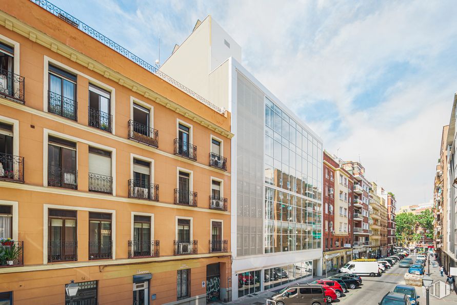 Oficina en alquiler en Calle Vizcaya, 12, Arganzuela, Madrid, 28045 con edificio, ventana, cielo, nube, coche, arquitectura, vehículo, diseño urbano, condominio y barrio alrededor