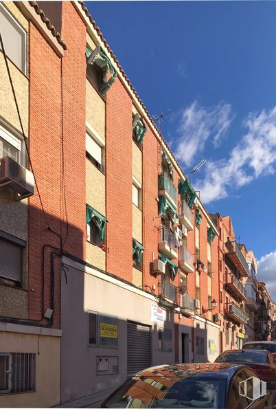 Office for sale at Calle Covarrubias, 18, Toledo, 45003 with window, building, daytime, cloud, sky, blue, wood, brickwork, brick and tower block around