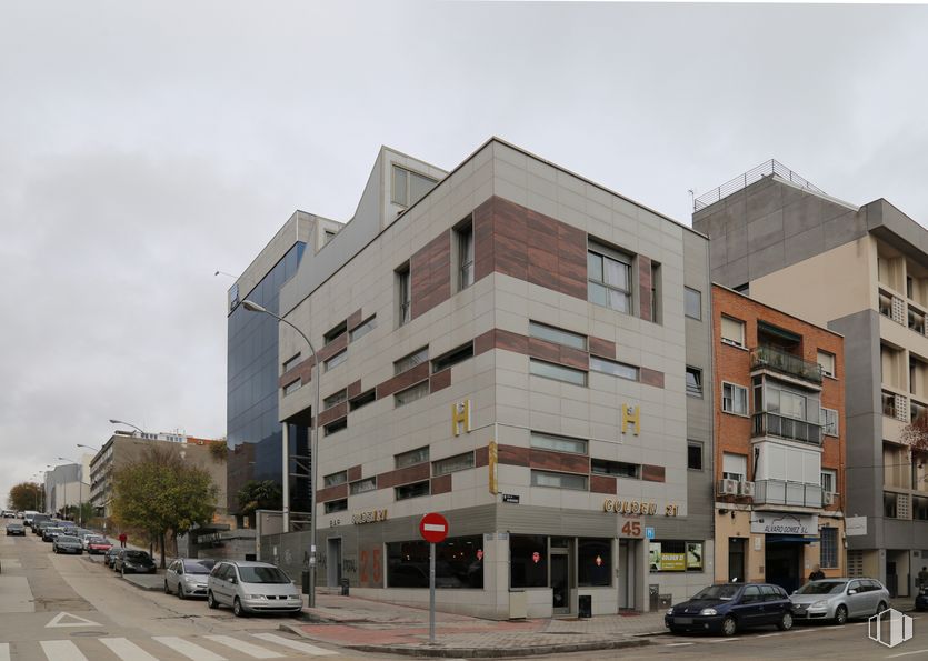 Oficina en venta en Calle Albasanz, 45, San Blas - Canillejas, Madrid, 28037 con coche, edificio, cielo, ventana, rueda, vehículo, neumático, nube, diseño urbano y condominio alrededor