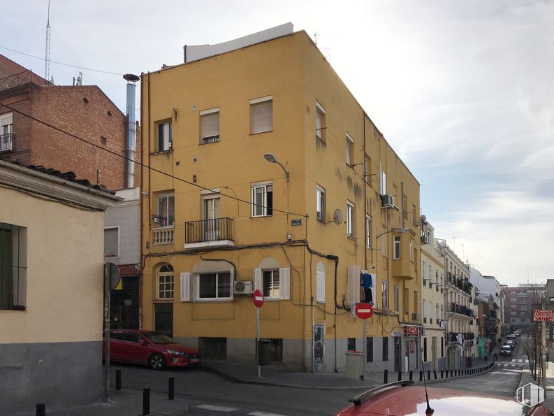 Local en venta en Calle Navarra, Tetuán, Madrid, 28039 con coche, edificio, ventana, cielo, nube, infraestructura, vehículo, casa, diseño urbano y barrio alrededor