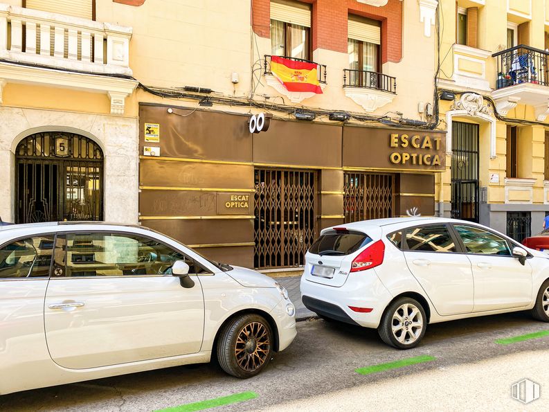 Local en venta en Calle Jerónimo de la Quintana, 5, Chamberí, Madrid, 28010 con rueda, coche, ventana, neumático, vehículo, vehículo terrestre, propiedad, blanco, edificio y placa de matrícula del vehículo alrededor