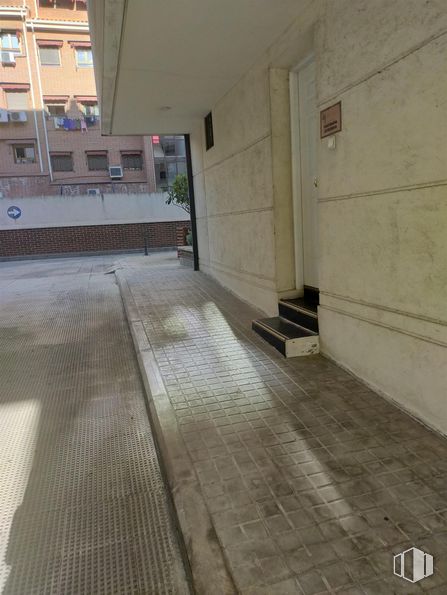 Local en venta en Calle José Arcones Gil, Ciudad Lineal, Madrid, 28017 con ventana, madera, suelo, suelos, superficie de la carretera, material compuesto, edificio, madera dura, hormigón y acera alrededor