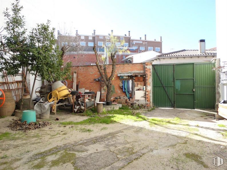 Suelo en venta en Casco urbano, Arganda del Rey, Madrid, 28500 con puerta, propiedad, planta, cielo, edificio, superficie de la carretera, lote de terreno, asfalto, árbol y casa alrededor