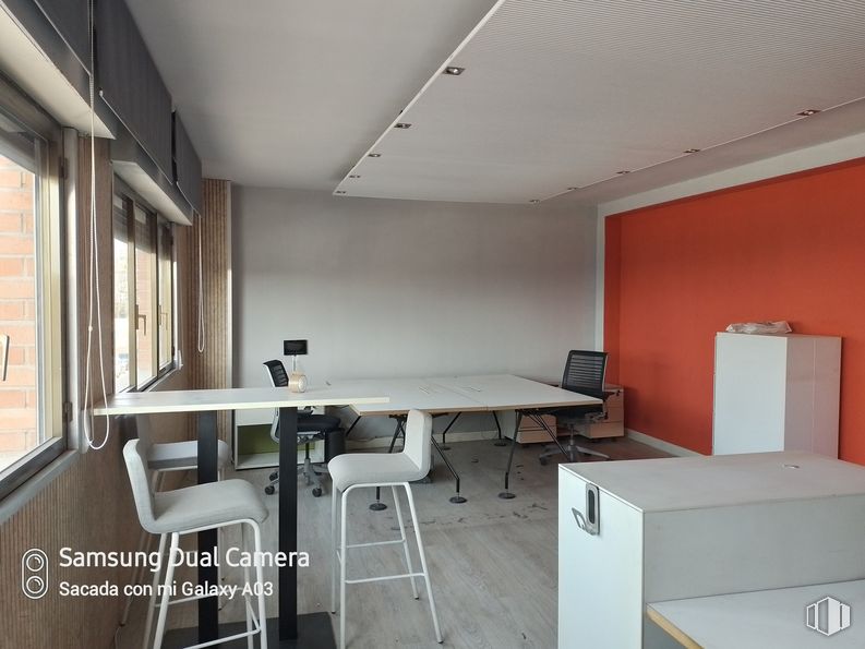 Office for rent at Calle Torre de Don Miguel, Villa de Vallecas, Madrid, 28031 with chair, table, furniture, fixture, wood, building, interior design, flooring, floor and real estate around