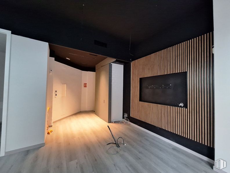 Retail for rent at Zona Ríos Rosas, Chamberí, Madrid, 28003 with television, wall, flooring, wood, interior design, floor, ceiling, lighting, wood flooring and room around