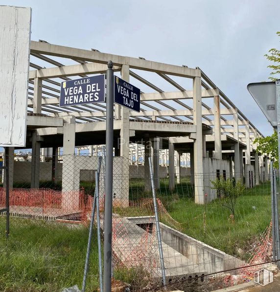 Land for sale at Calle Vega del Tajo, Guadalajara, 19209 with sky, plant, land lot, landscape, residential area, rural area, shade, tree, city and facade around