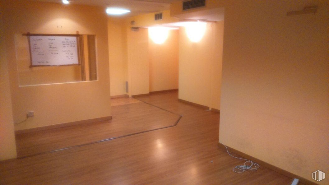 Local en venta en Edificio Oro, Calle Nogal, 3, Torrelodones, Madrid, 28250 con madera, alumbrado, suelos, suelo, ámbar, hall, madera dura, tinte para madera, casa y edificio alrededor