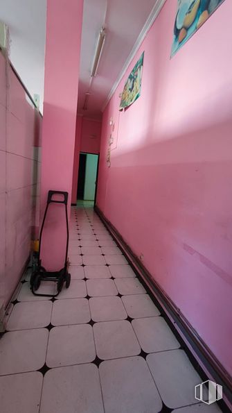 Retail for rent at Calle Arroyo Bueno, Villaverde, Madrid, 28021 with purple, floor, flooring, wall, building, material property, red, tints and shades, house and tile flooring around