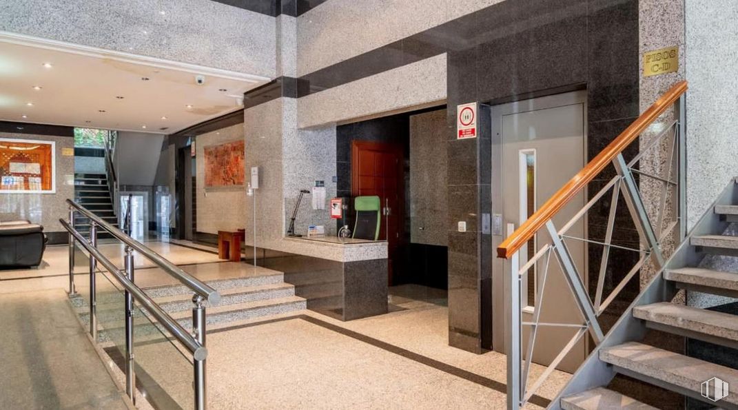 Oficina en venta en Paseo Habana, Chamartín, Madrid, 28036 con interiorismo, suelo, suelos, inmobiliario, hall, edificio, fachada, techo, madera y casa alrededor