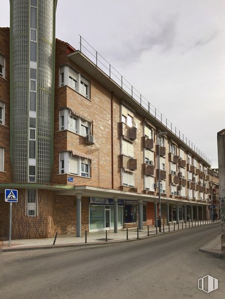 Local en alquiler y venta en Calle Castillejos, 8, Fuenlabrada, Madrid, 28944 con edificio, ventana, cielo, nube, madera, diseño urbano, condominio, área residencial, ladrillo y fachada alrededor