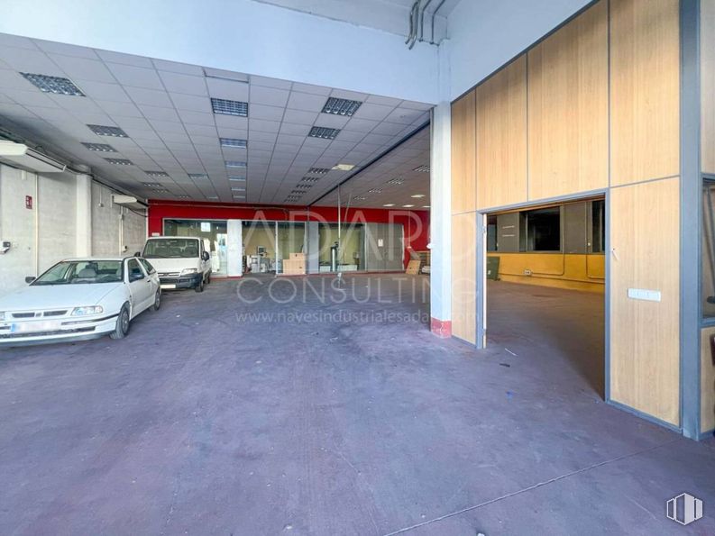 Industrial for rent at Calle Empleo, Getafe, Madrid, 28906 with car, commercial building, parking lot, parking, hall and headquarters around