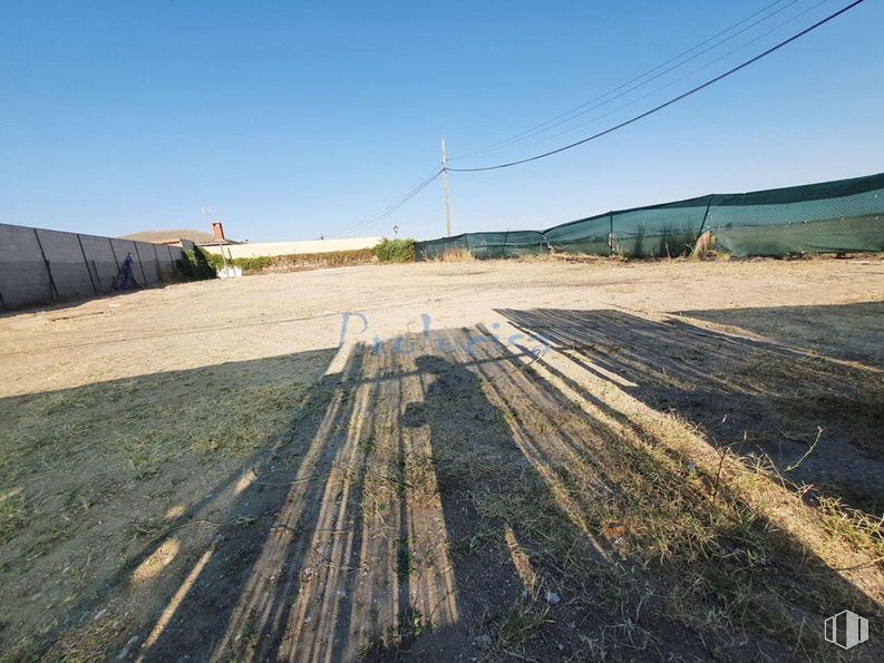 Land for sale at Zona Centro, El Viso de San Juan, Toledo, 45215 with sky, ecoregion, plant, road surface, asphalt, land lot, track, slope, grass and plain around