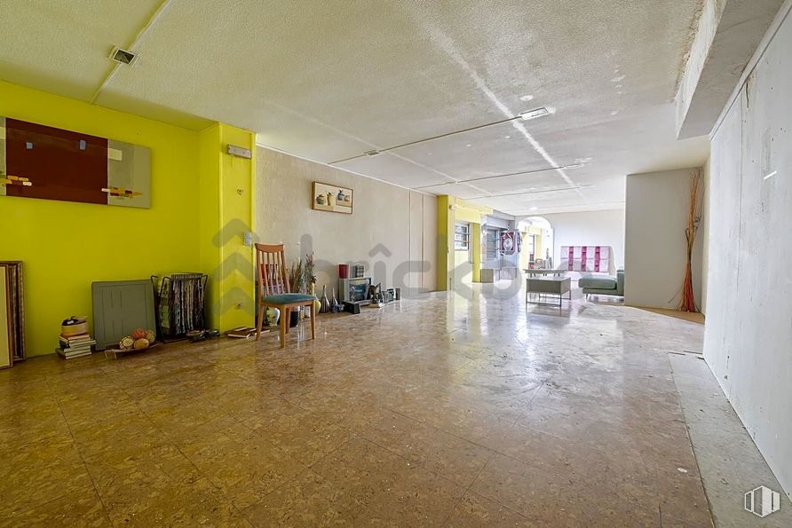 Retail for sale at Calle Gerardo de Diego, 1, Puente de Vallecas, Madrid, 28038 with chair, hall, fixture, flooring, floor, ceiling, art, event, tile flooring and hardwood around