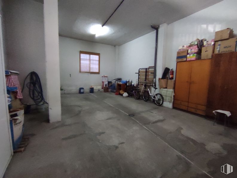 Retail for sale at Zona Buenavista - Carabanchel Alto, Carabanchel, Madrid, 28044 with window, stool, luggage & bags, building, wood, floor, flooring, hall, house and hardwood around