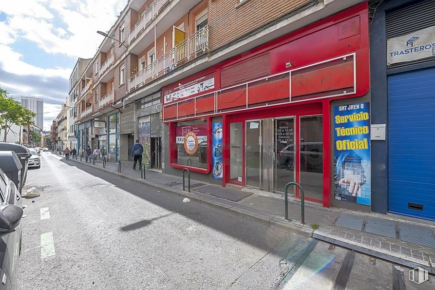 Retail for sale & for rent at Calle Jaén, 8, Tetuán, Madrid, 28020 with building, window, cloud, infrastructure, sky, architecture, house, door, road surface and neighbourhood around