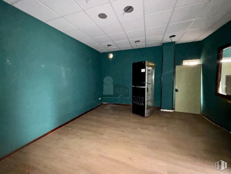 Retail for sale & for rent at Calle Alfonso X el Sabio, 22, Parla, Madrid, 28980 with flooring, floor, ceiling, room, wood stain, light fixture, paint, hardwood, cleanliness and hall around