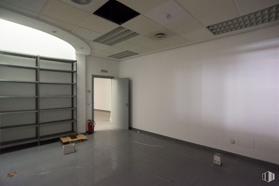 Retail for rent at Centro urbano, Torrijos, Toledo, 45500 with light fixture, fixture, interior design, hall, flooring, floor, wood, ceiling, space and concrete around