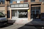 Retail for rent at Calle Miguel de Unamuno, 3, Fuenlabrada, Madrid, 28944 with car, building, window, automotive parking light, vehicle, asphalt, automotive lighting, road surface, automotive exterior and facade around