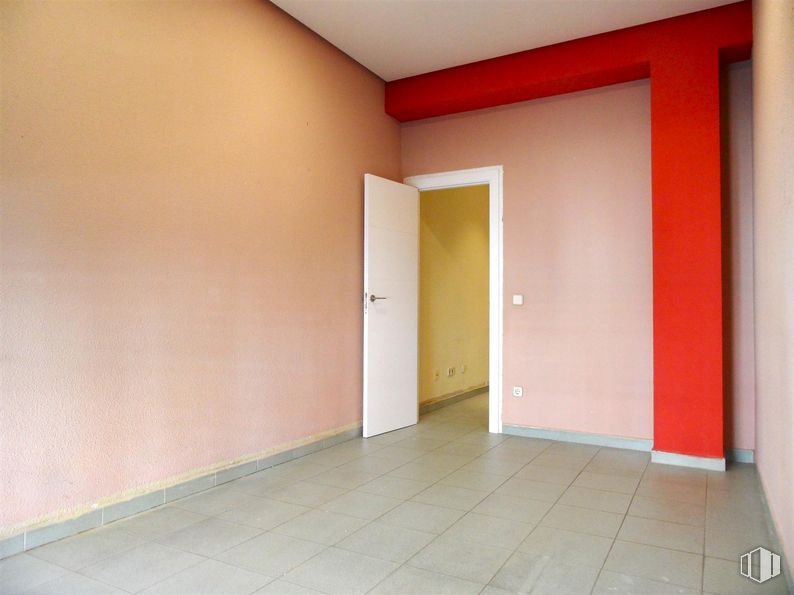 Oficina en alquiler en Calle Madrid, Getafe, Madrid, 28901 con propiedad, accesorio, hall, suelo, pared, suelos, puerta, madera, techo y pintura alrededor