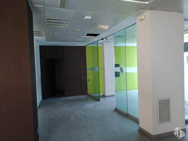 Local en alquiler y venta en Calle Pintor Rosales, Móstoles, Madrid, 28932 con accesorio, puerta, edificio, pavimentos, piso, casa, pasillo, techo, vidrio y aluminio alrededor