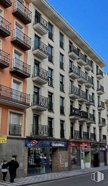 Local en alquiler en Calle Calderón de la Barca, Cuenca, 16001 con persona, edificio, propiedad, ventana, cielo, diseño urbano, arquitectura, condominio, barrio y bloque de torre alrededor