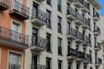 Local en alquiler en Calle Calderón de la Barca, Cuenca, 16001 con persona, edificio, propiedad, ventana, cielo, diseño urbano, arquitectura, condominio, barrio y bloque de torre alrededor