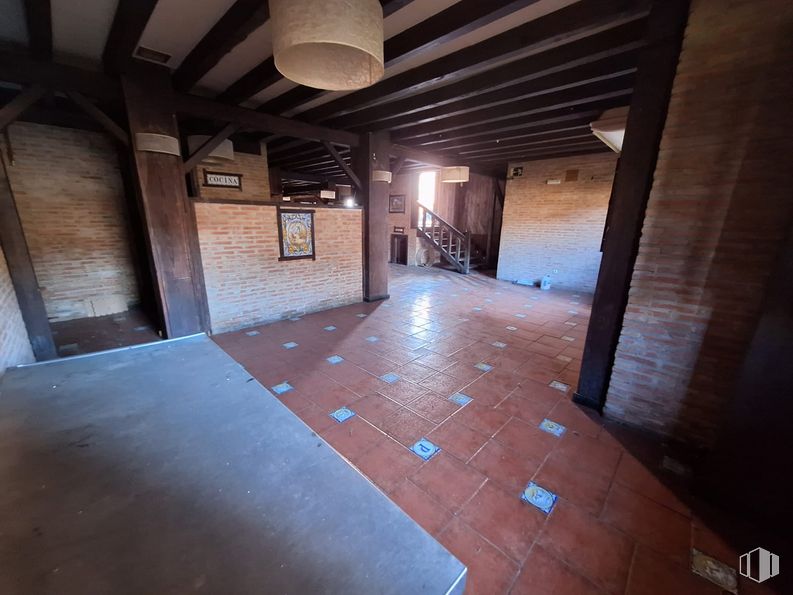 Local en venta en Calle Antonio Buero Vallejo, 17, Guadalajara, 19004 con lámpara, alumbrado, madera, suelo, suelos, hall, accesorio, casa, edificio y hormigón alrededor