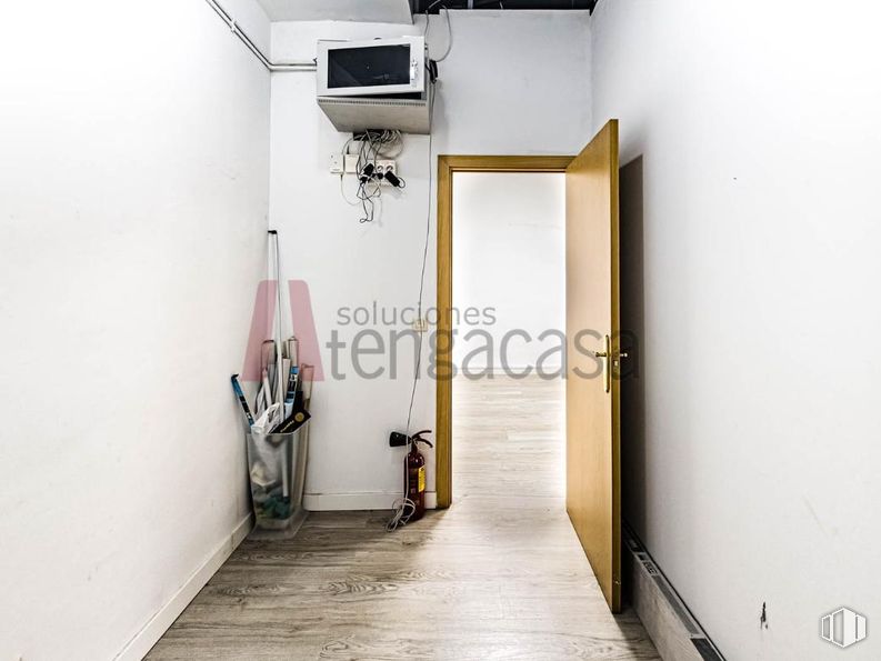 Oficina en alquiler en Calle Azcona, Salamanca, Madrid, 28028 con puerta, accesorio, alumbrado, interiorismo, suelos, edificio, suelo, madera, techo y escaleras alrededor