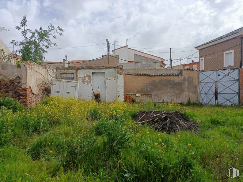 Land for sale at Zona centro, Villacañas, Toledo, 45860 with house, wall, grass, plants, residential area, neighbourhood, land lot, home, rural area and human settlement around