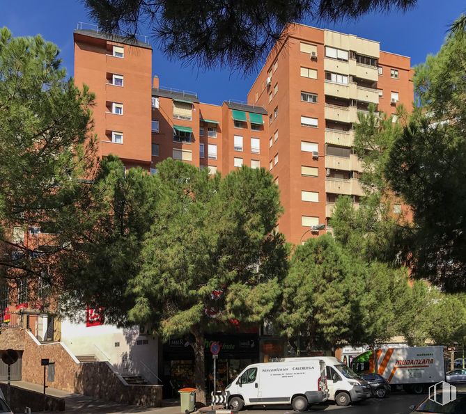 Local en alquiler en Avenida San Luis, 166, Ciudad Lineal, Madrid, 28033 con camioneta, edificio, cielo, coche, neumático, propiedad, rueda, vehículo, ventana y árbol alrededor